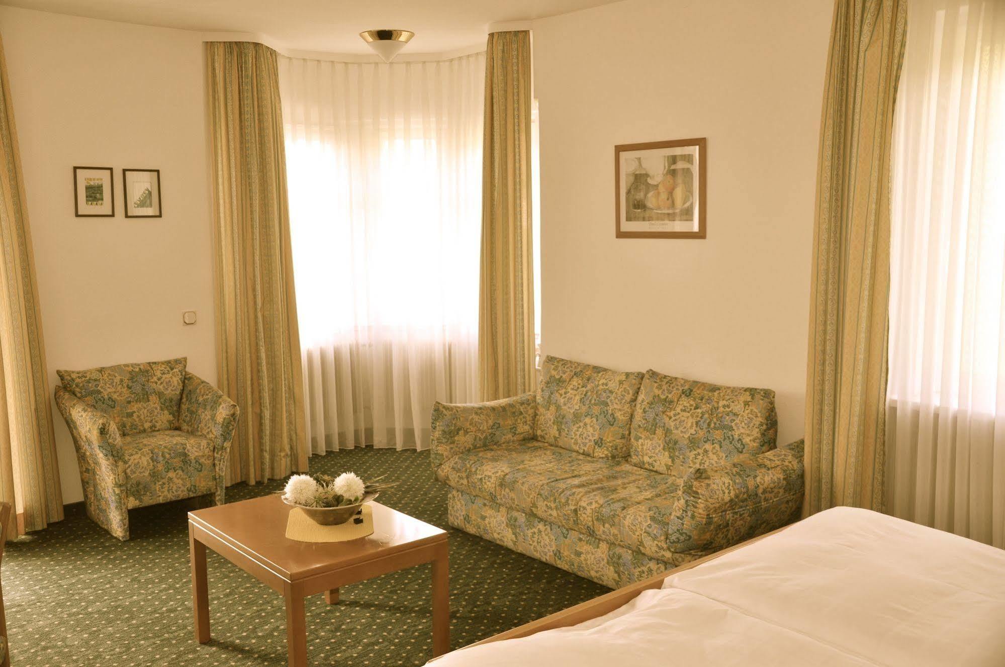 Hotel Hirsch Freudenstadt Exterior photo